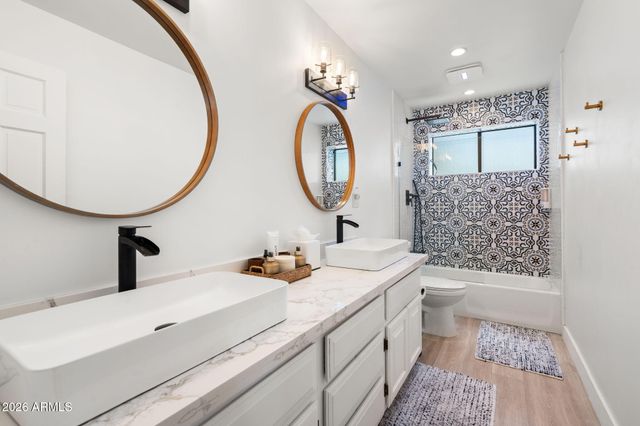 1015 E COUNTRY GABLES Drive, Phoenix, AZ 85002