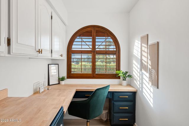 1015 E COUNTRY GABLES Drive, Phoenix, AZ 85002