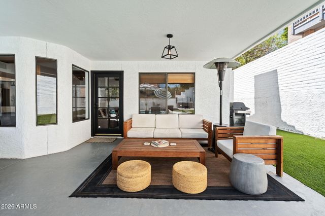 1015 E COUNTRY GABLES Drive, Phoenix, AZ 85002
