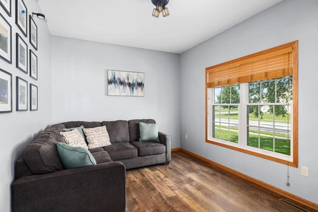 912 Silver DRIVE, Holmen, WI 54636