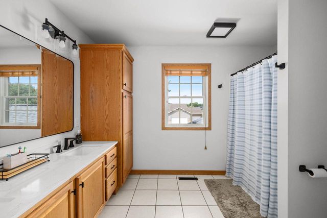 912 Silver DRIVE, Holmen, WI 54636