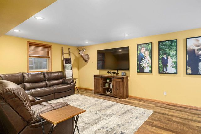 912 Silver DRIVE, Holmen, WI 54636