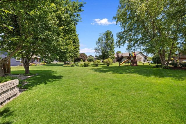912 Silver DRIVE, Holmen, WI 54636