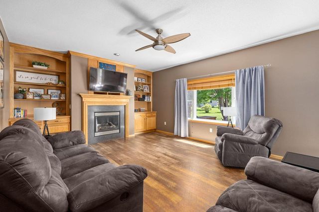 912 Silver DRIVE, Holmen, WI 54636