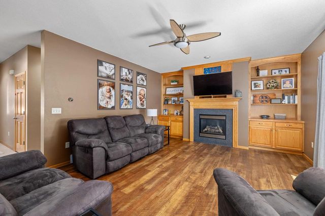 912 Silver DRIVE, Holmen, WI 54636