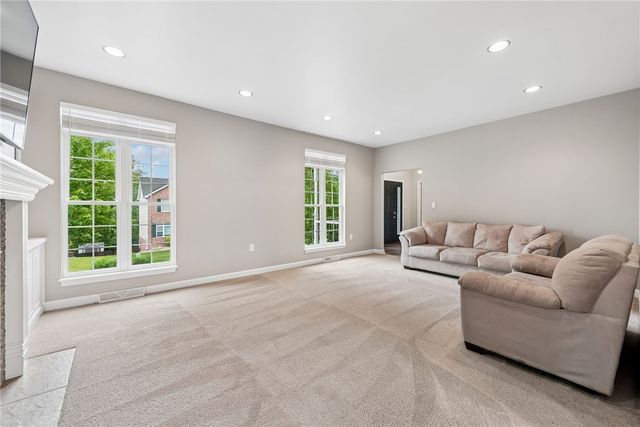 125 Edgewood Drive, New Stanton, PA 15672