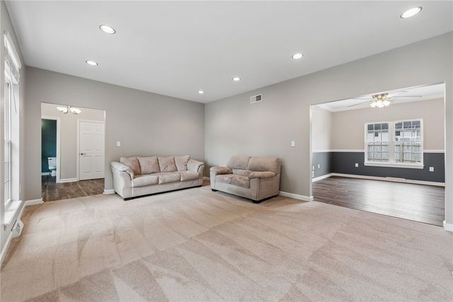 125 Edgewood Drive, New Stanton, PA 15672