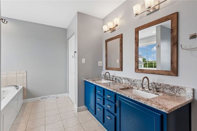125 Edgewood Drive, New Stanton, PA 15672