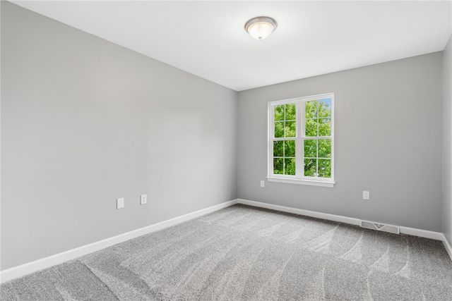 125 Edgewood Drive, New Stanton, PA 15672