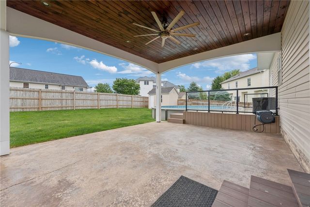 125 Edgewood Drive, New Stanton, PA 15672