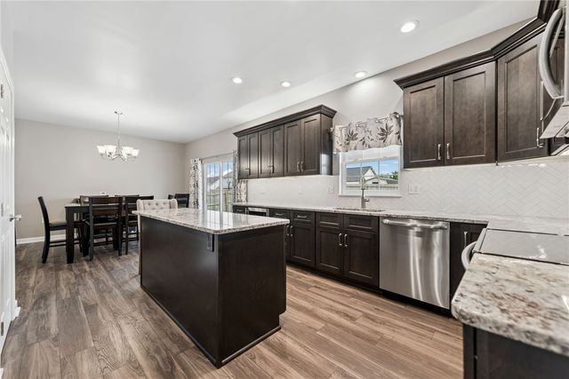 125 Edgewood Drive, New Stanton, PA 15672