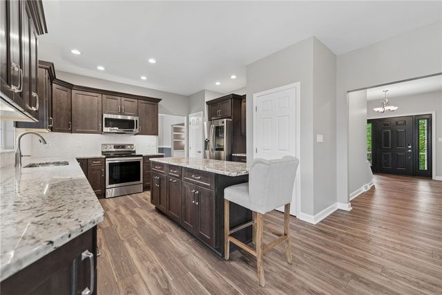 125 Edgewood Drive, New Stanton, PA 15672