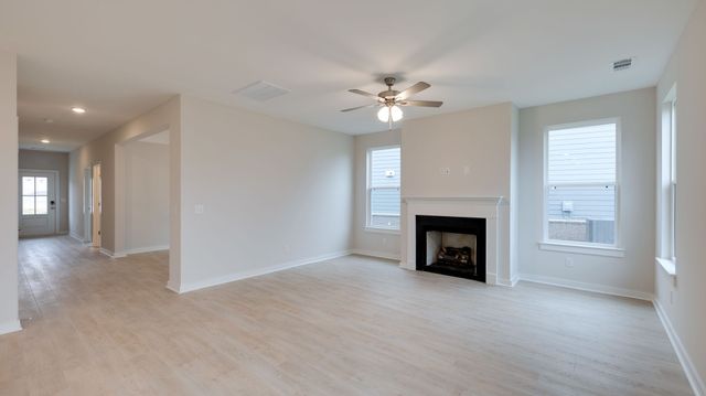 3616 Heartland Dr, Columbia, TN 38401