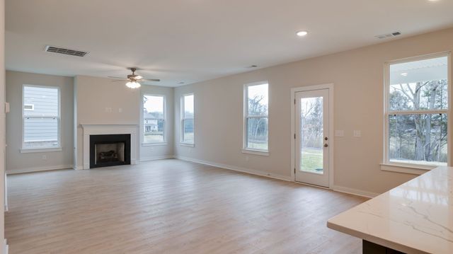 3616 Heartland Dr, Columbia, TN 38401