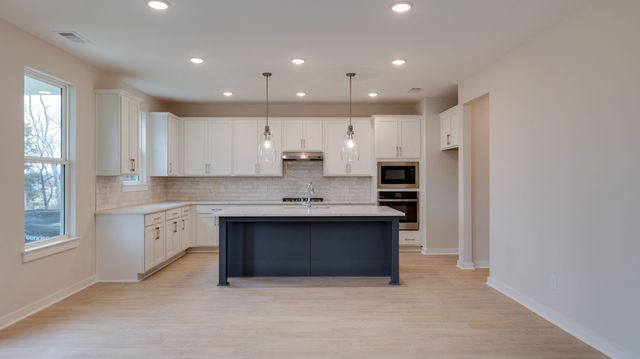 3616 Heartland Dr, Columbia, TN 38401