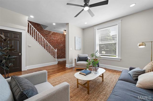 3459 Giles Avenue, St Louis, MO 63116