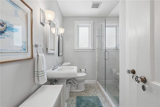 151 W Hutchinson Avenue, Regent Square, PA 15218