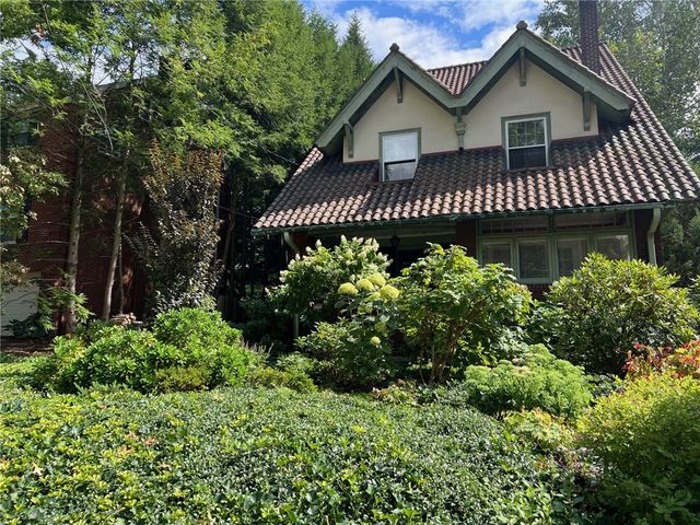 151 W Hutchinson Avenue, Regent Square, PA 15218