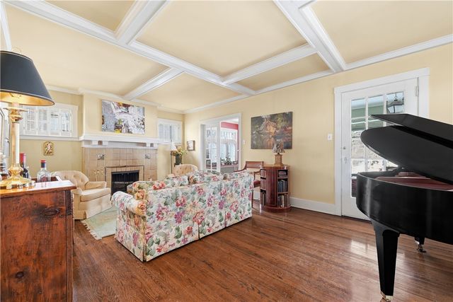 151 W Hutchinson Avenue, Regent Square, PA 15218