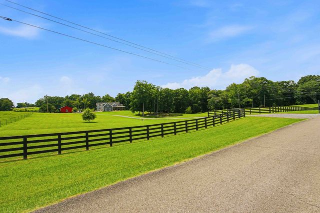6576 Ed Williams Rd, Greenbrier, TN 37073