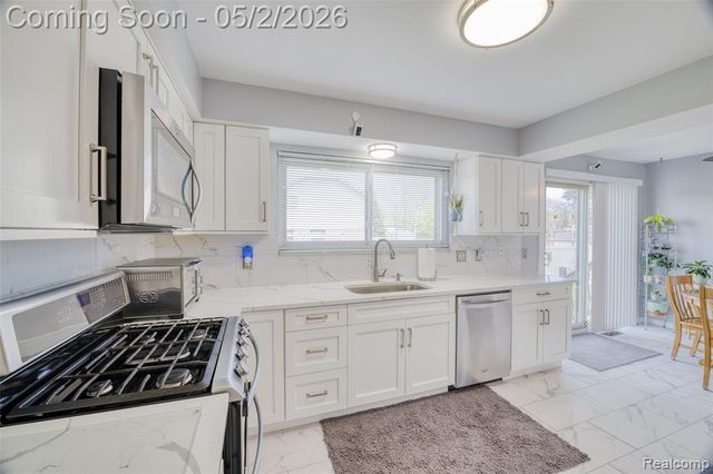 14853 Jacobs Drive, Warren, MI 48088
