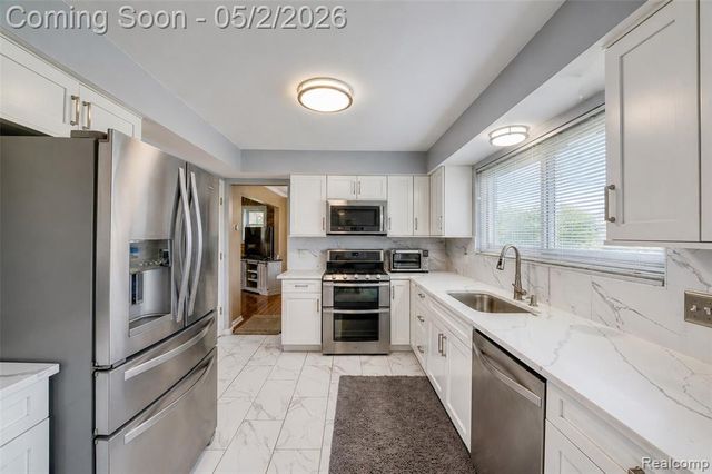 14853 Jacobs Drive, Warren, MI 48088