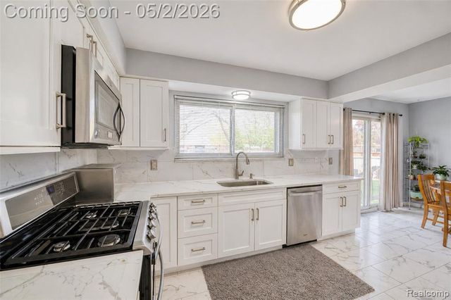 14853 Jacobs Drive, Warren, MI 48088