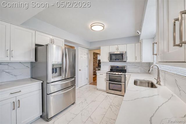14853 Jacobs Drive, Warren, MI 48088