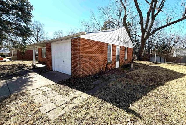 1507 Campus Road, Manhattan, KS 66502