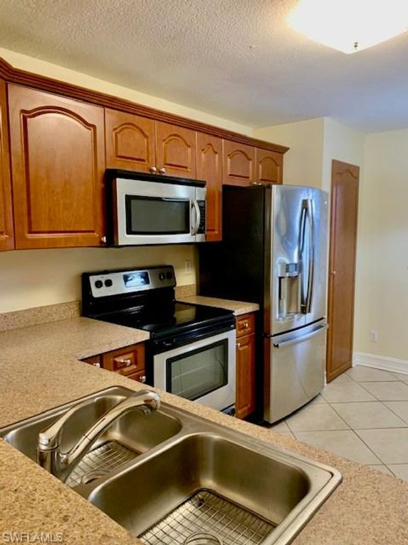 729 Landover CT 103, NAPLES, FL 34104 — photo 2