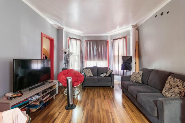 1922 N Central Park Avenue, Chicago, IL 60647