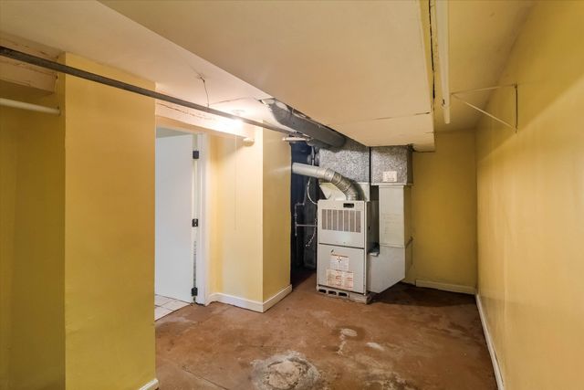 1922 N Central Park Avenue, Chicago, IL 60647