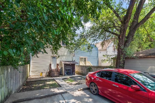 1922 N Central Park Avenue, Chicago, IL 60647
