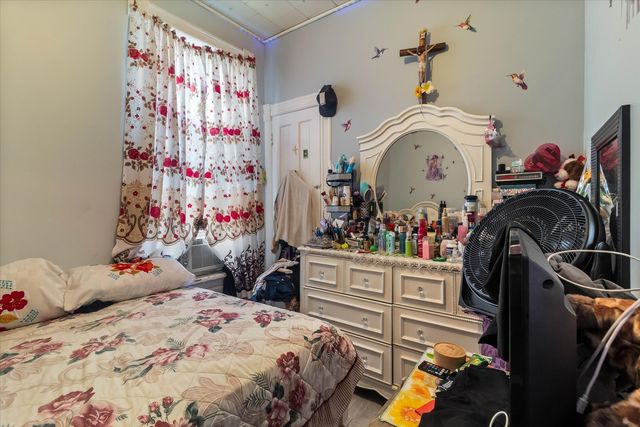 1922 N Central Park Avenue, Chicago, IL 60647