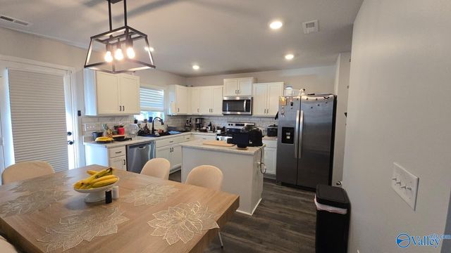 1114 Fountainview Drive SW, Hartselle, AL 35640