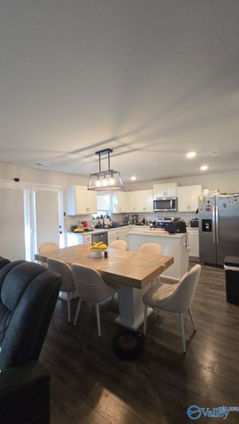 1114 Fountainview Drive SW, Hartselle, AL 35640