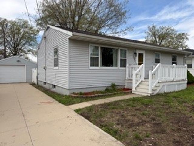 3883 Council Street NE, Cedar Rapids, IA 52402