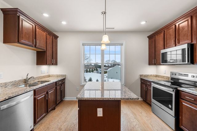 2 Francis Dr 301, Andover, MA 01810