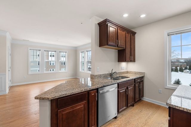 2 Francis Dr 301, Andover, MA 01810