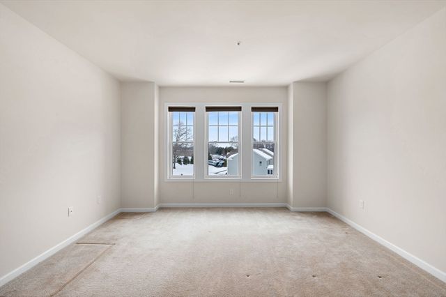 2 Francis Dr 301, Andover, MA 01810