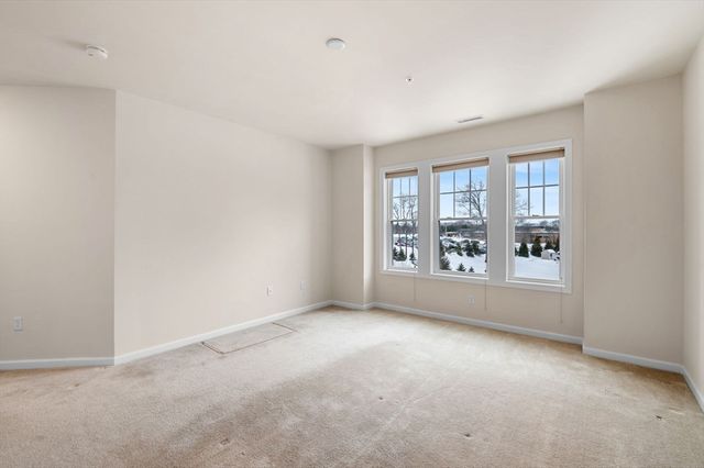 2 Francis Dr 301, Andover, MA 01810