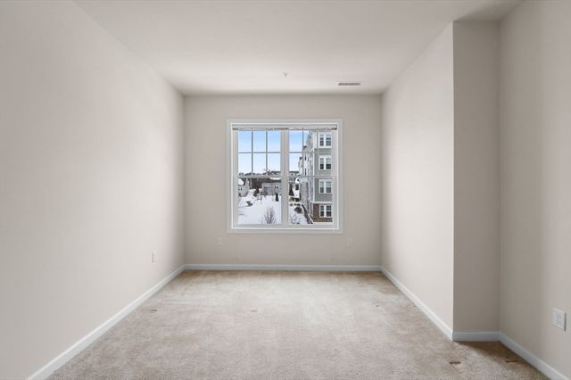 2 Francis Dr 301, Andover, MA 01810