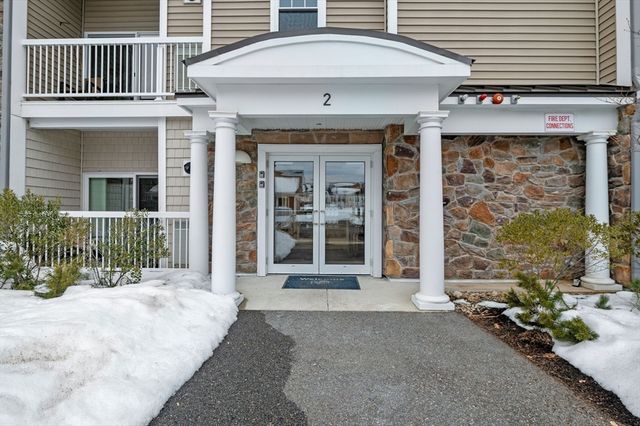 2 Francis Dr 301, Andover, MA 01810