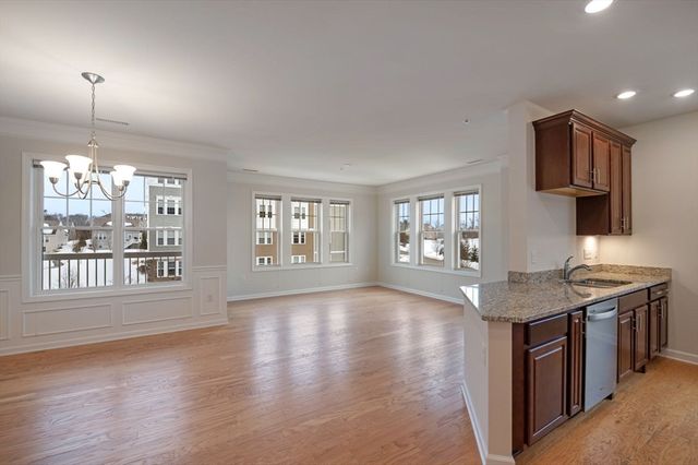 2 Francis Dr 301, Andover, MA 01810