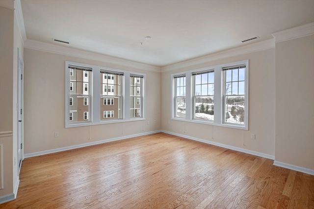 2 Francis Dr 301, Andover, MA 01810