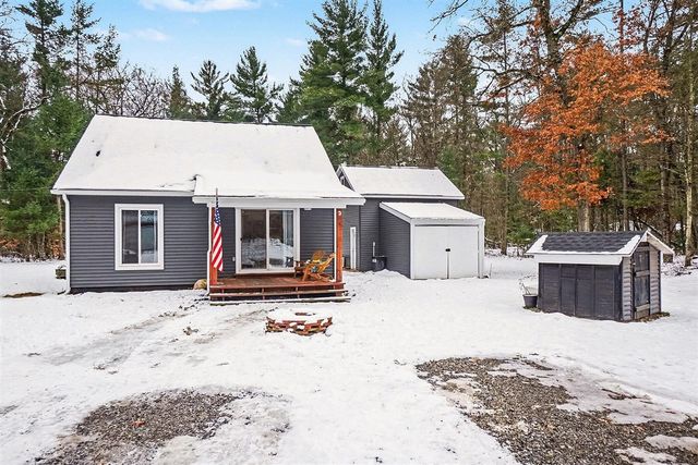 3921 S Laurel Drive, White Cloud, MI 49349
