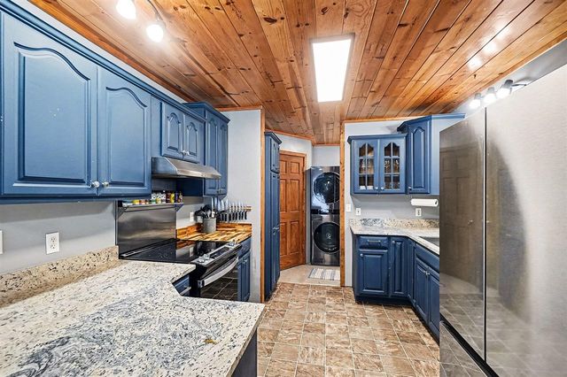 3921 S Laurel Drive, White Cloud, MI 49349