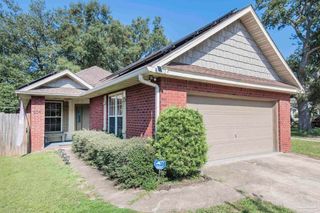 6041 Champion Oaks Dr, Pensacola, FL 32526