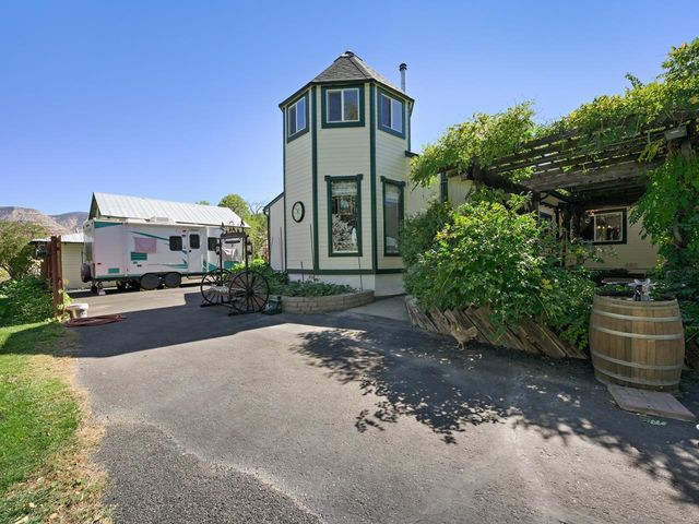 3694 F Road, Palisade, CO 81526