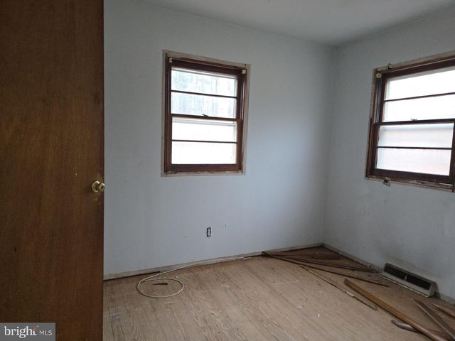 1930 MCCALL AVE, Mays Landing, NJ 08330